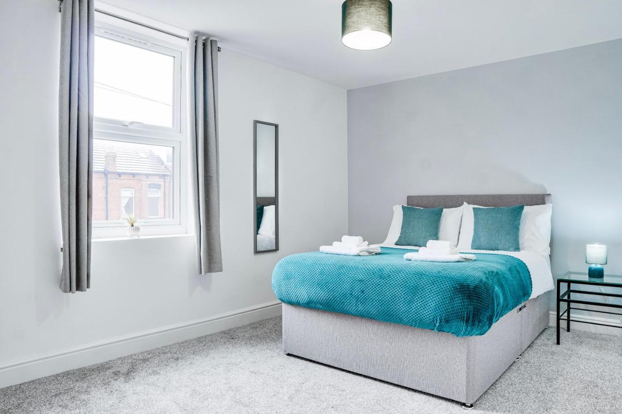 Spacious 4 Bedroom House Near Leeds Cc Beeston Hill Bagian luar foto