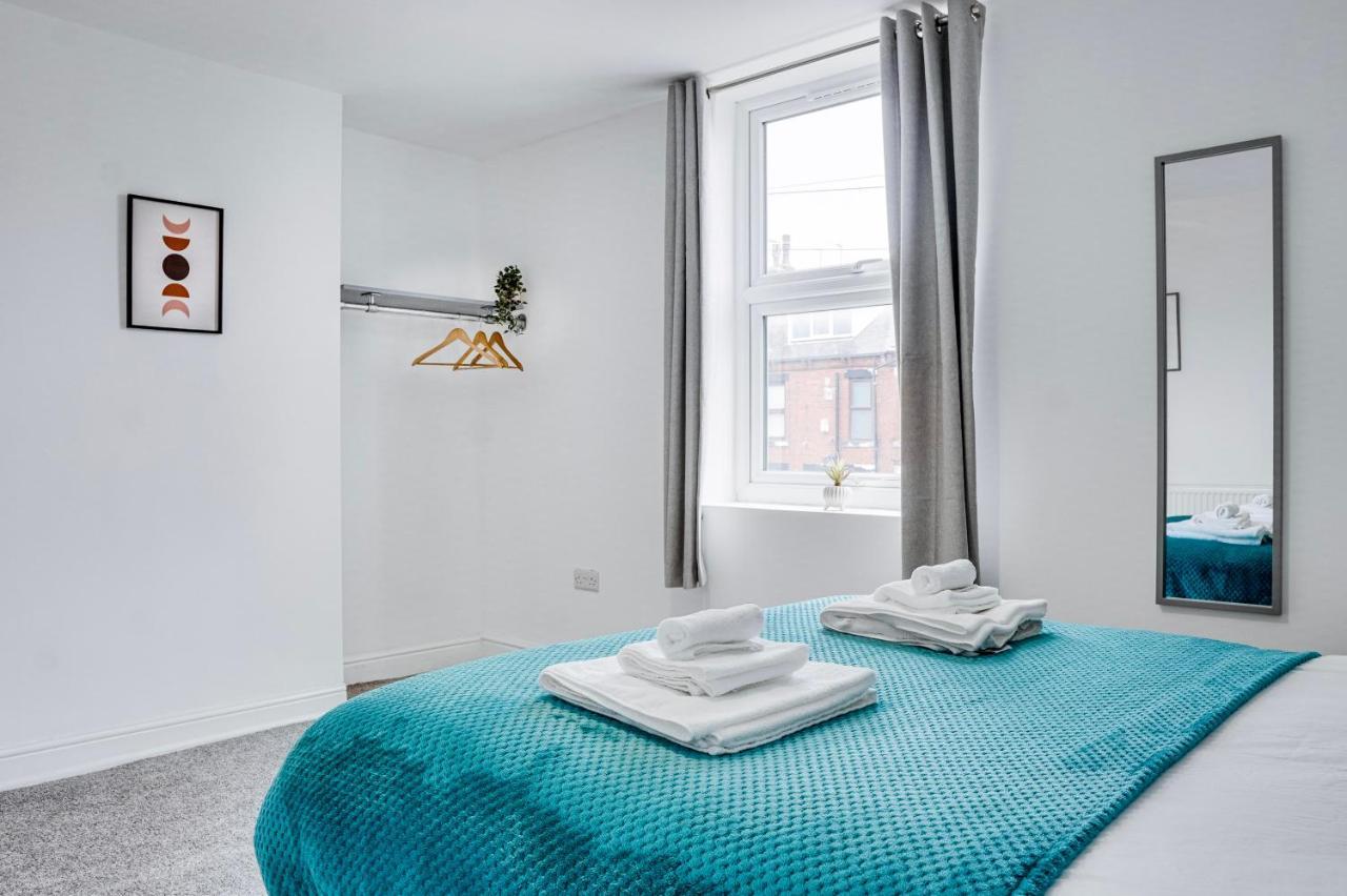 Spacious 4 Bedroom House Near Leeds Cc Beeston Hill Bagian luar foto